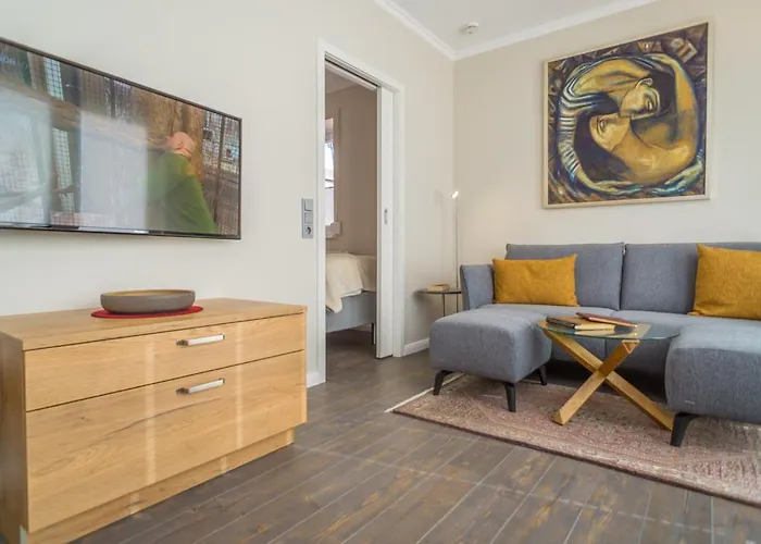 Bernie Am Appartement *